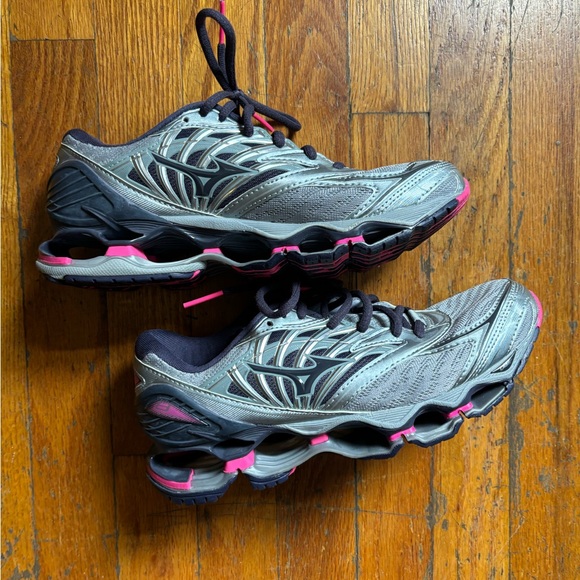 Mizuno running shoes - Picture 1 of 4